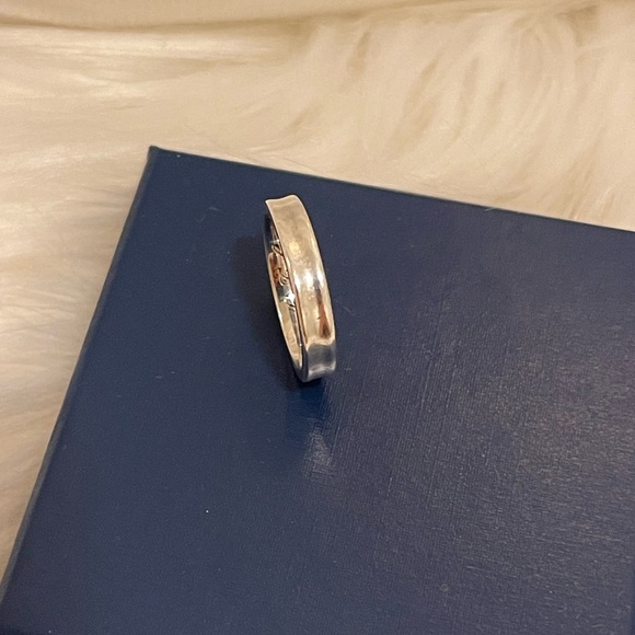 (PRICE IS FIRMED) 💯% Authentic Tiffany 1837, Narrow ring size 7 - Picture 9 of 12